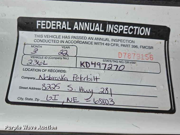 image for item EB1388 2019 Peterbilt 579 semi truck