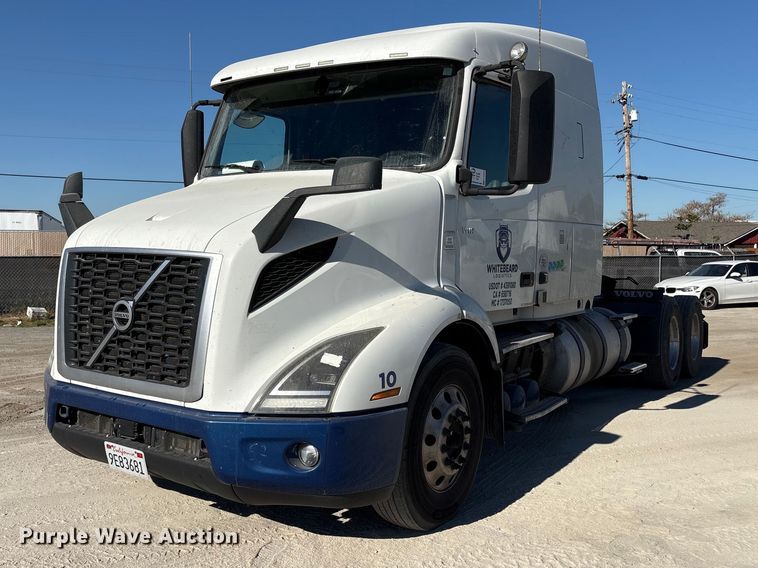 image for item EC8332 2019 Volvo VNR semi truck