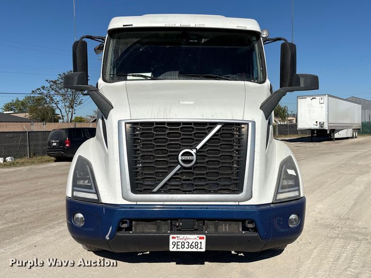 image for item EC8332 2019 Volvo VNR semi truck