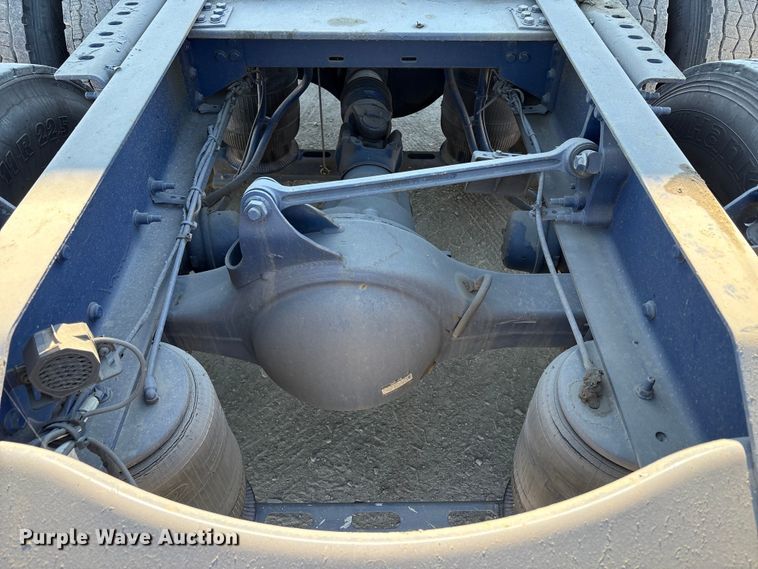 image for item EC8332 2019 Volvo VNR semi truck