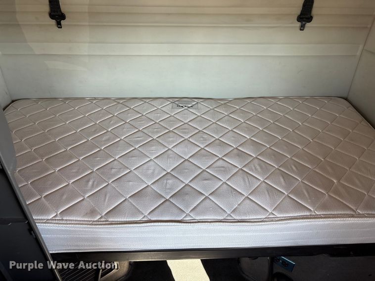 image for item EC8332 2019 Volvo VNR semi truck