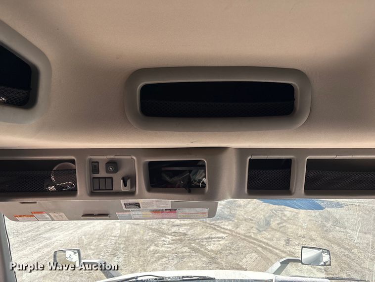 image for item EC8332 2019 Volvo VNR semi truck