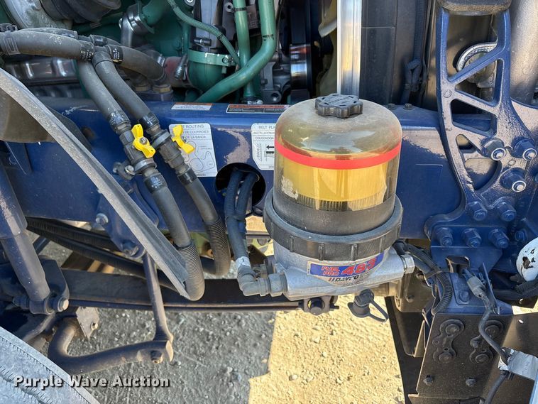 image for item EC8332 2019 Volvo VNR semi truck