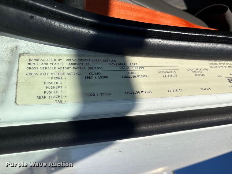 image for item EC8332 2019 Volvo VNR semi truck