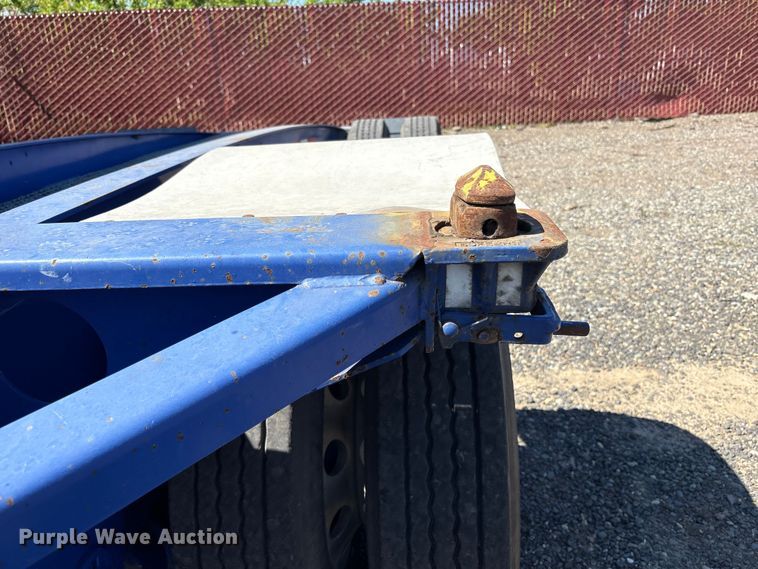 image for item EC8333 2013 Reinke container trailer