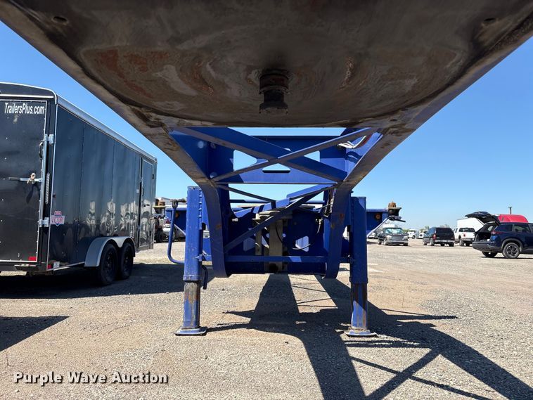 image for item EC8334 2014 Hyundai Translead container trailer