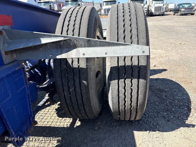 image for item EC8334 2014 Hyundai Translead container trailer