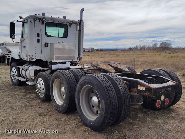 image for item EC8982 2007 Freightliner Columbia semi truck