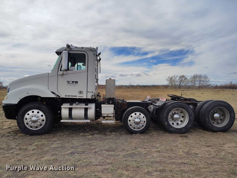 image for item EC8982 2007 Freightliner Columbia semi truck