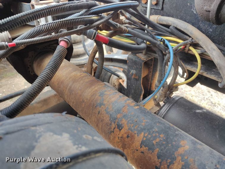 image for item EC8982 2007 Freightliner Columbia semi truck