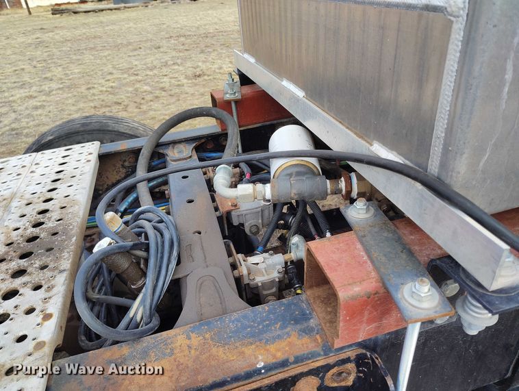 image for item EC8982 2007 Freightliner Columbia semi truck