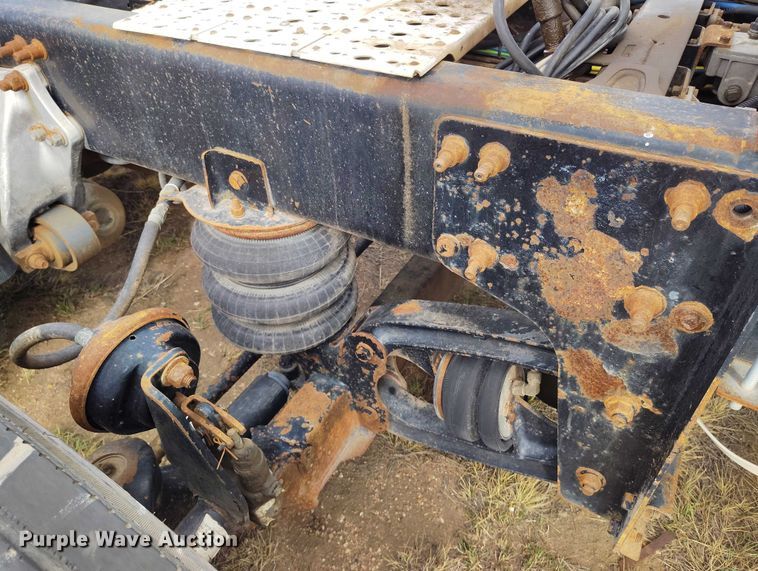 image for item EC8982 2007 Freightliner Columbia semi truck