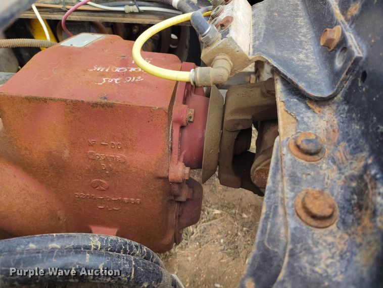 image for item EC8982 2007 Freightliner Columbia semi truck