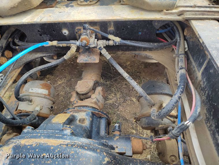 image for item EC8982 2007 Freightliner Columbia semi truck