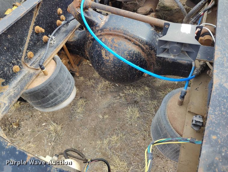 image for item EC8982 2007 Freightliner Columbia semi truck