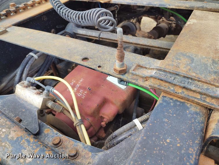 image for item EC8982 2007 Freightliner Columbia semi truck