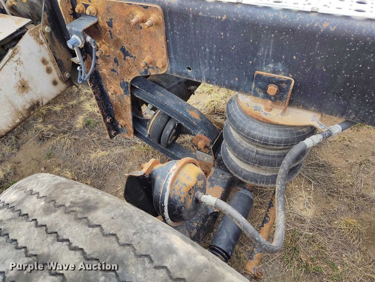 image for item EC8982 2007 Freightliner Columbia semi truck