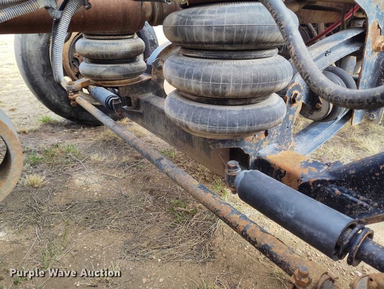 image for item EC8982 2007 Freightliner Columbia semi truck