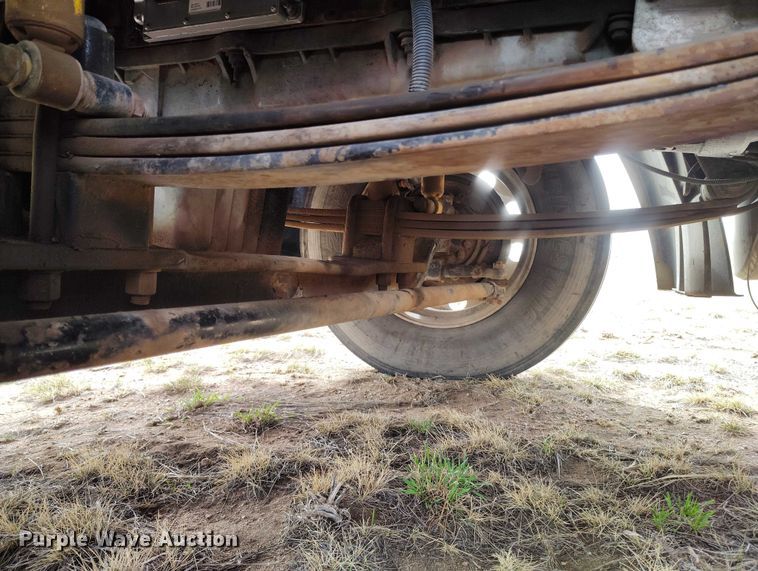 image for item EC8982 2007 Freightliner Columbia semi truck