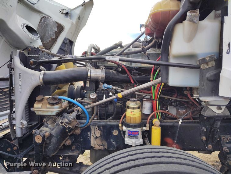 image for item EC8982 2007 Freightliner Columbia semi truck