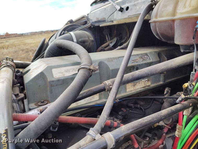 image for item EC8982 2007 Freightliner Columbia semi truck