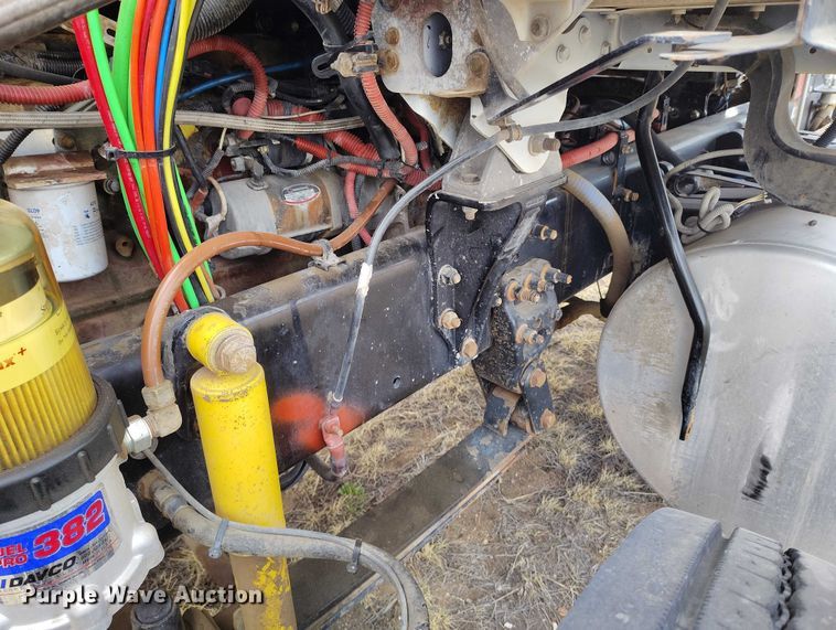 image for item EC8982 2007 Freightliner Columbia semi truck