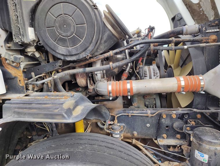 image for item EC8982 2007 Freightliner Columbia semi truck