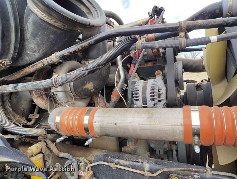 image for item EC8982 2007 Freightliner Columbia semi truck