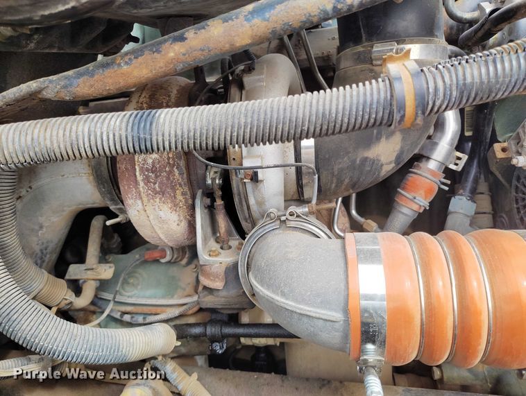 image for item EC8982 2007 Freightliner Columbia semi truck