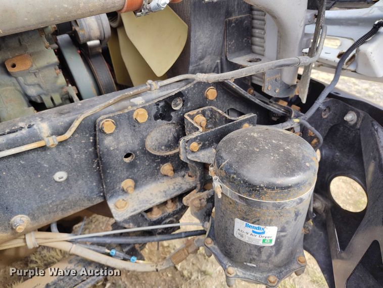 image for item EC8982 2007 Freightliner Columbia semi truck