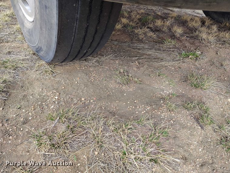 image for item EC8982 2007 Freightliner Columbia semi truck