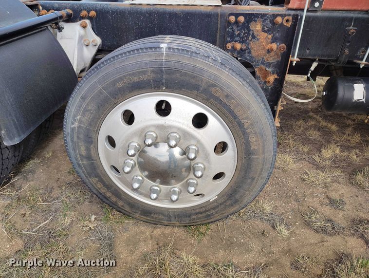 image for item EC8982 2007 Freightliner Columbia semi truck