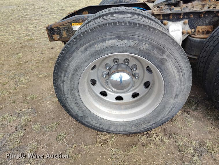 image for item EC8982 2007 Freightliner Columbia semi truck