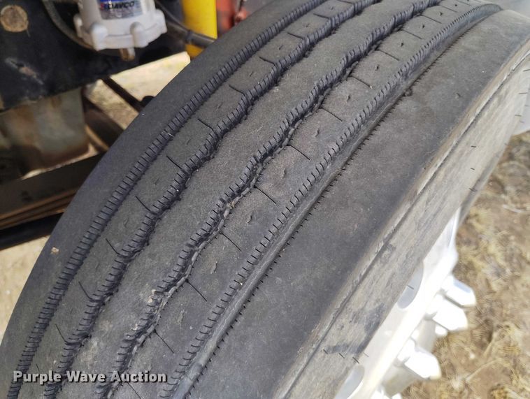 image for item EC8982 2007 Freightliner Columbia semi truck