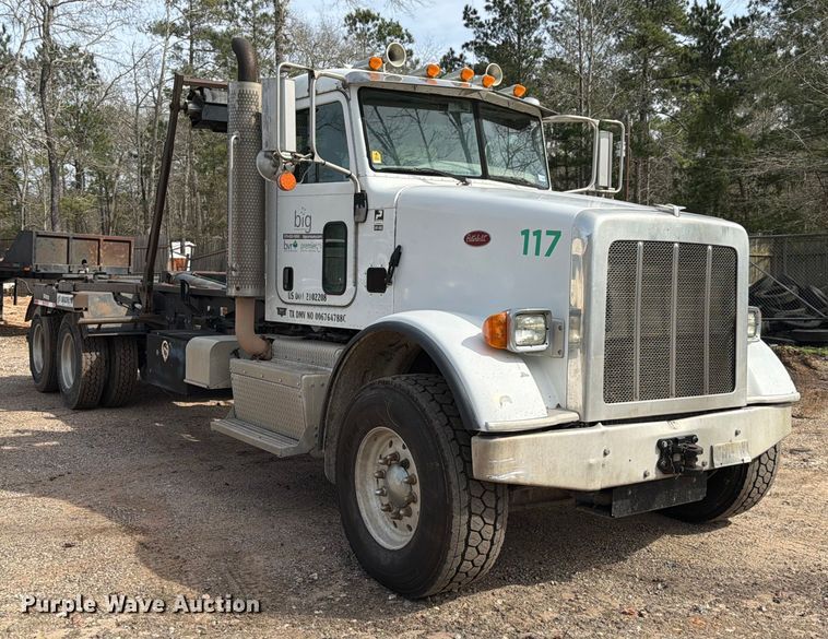 image for item ED5132 2014 Peterbilt 365 roll-off container truck