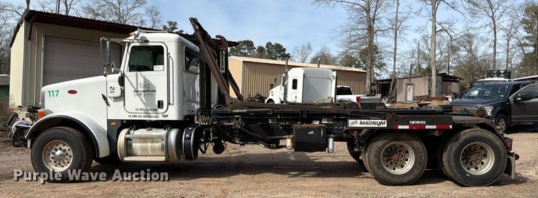 image for item ED5132 2014 Peterbilt 365 roll-off container truck