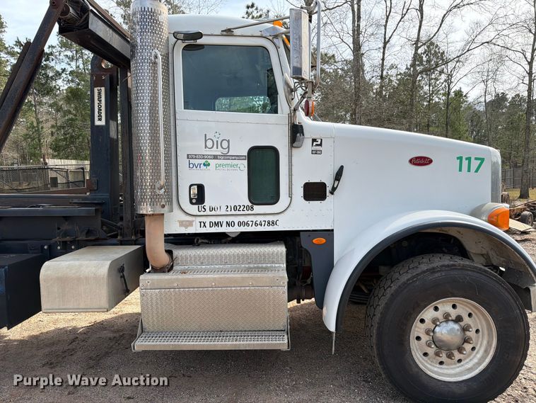 image for item ED5132 2014 Peterbilt 365 roll-off container truck