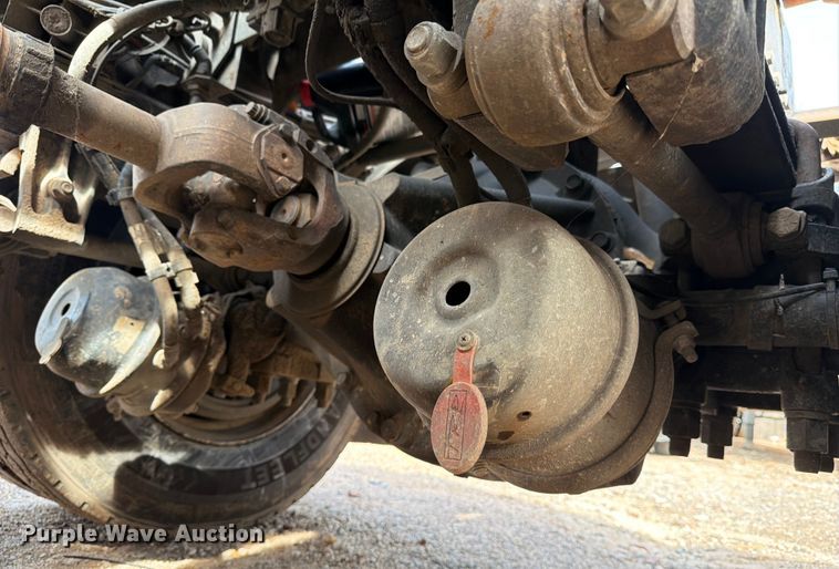 image for item ED5132 2014 Peterbilt 365 roll-off container truck