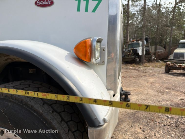 image for item ED5132 2014 Peterbilt 365 roll-off container truck