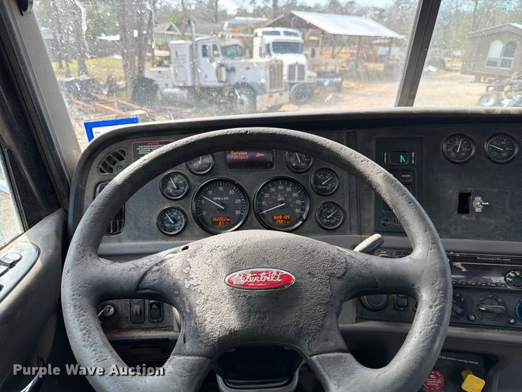 image for item ED5132 2014 Peterbilt 365 roll-off container truck