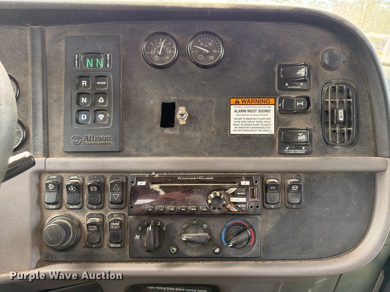 image for item ED5132 2014 Peterbilt 365 roll-off container truck