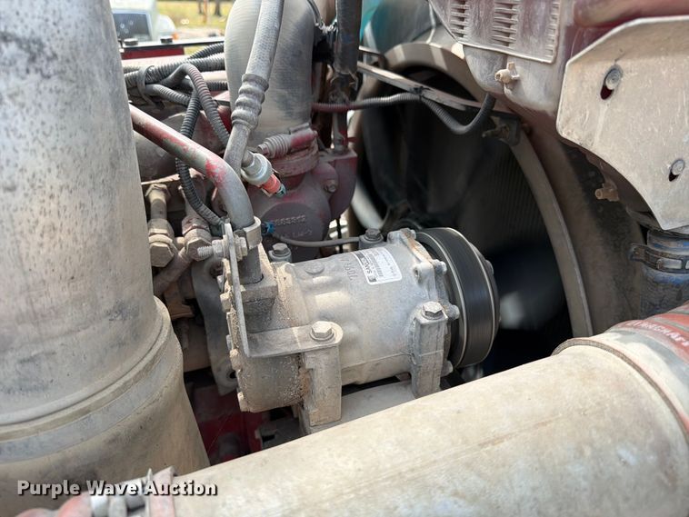 image for item ED5132 2014 Peterbilt 365 roll-off container truck