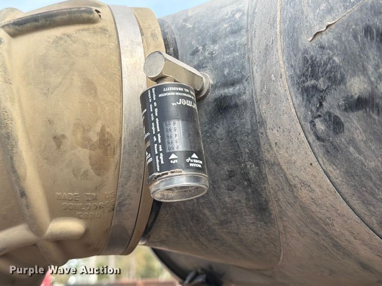 image for item ED5132 2014 Peterbilt 365 roll-off container truck