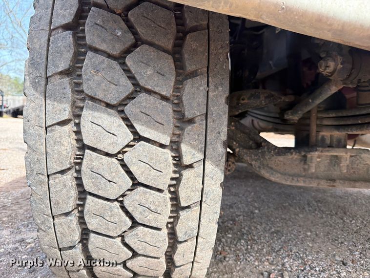 image for item ED5132 2014 Peterbilt 365 roll-off container truck