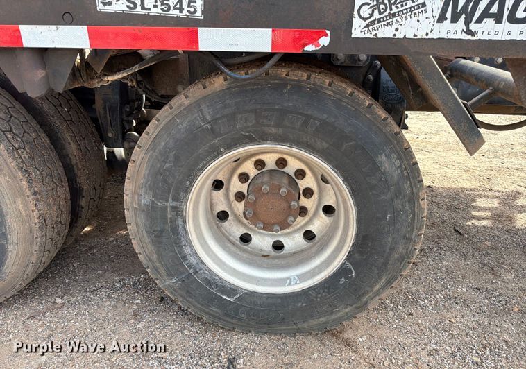 image for item ED5132 2014 Peterbilt 365 roll-off container truck