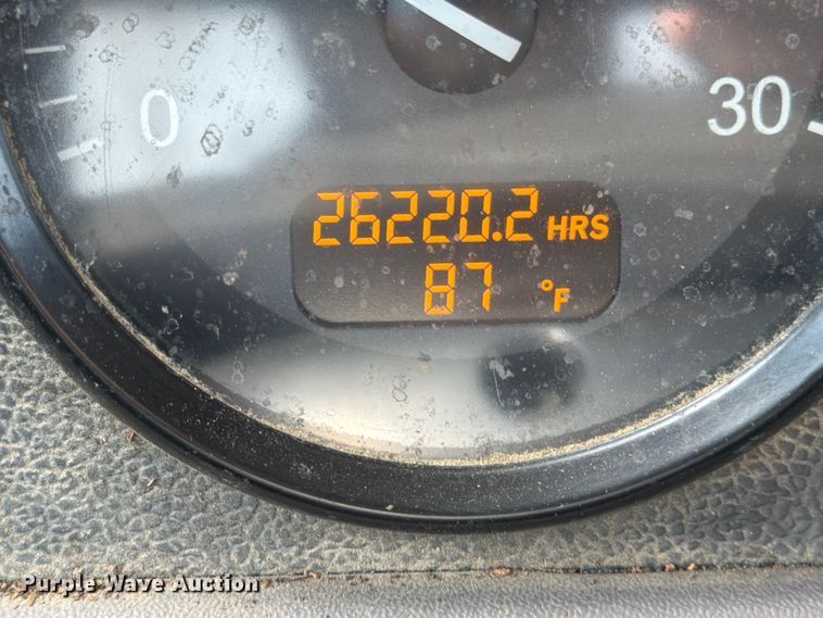 image for item ED5132 2014 Peterbilt 365 roll-off container truck