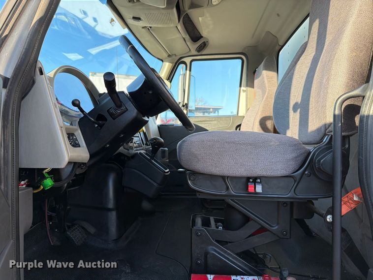 image for item ED5145 2017 International DuraStar 4300 box truck