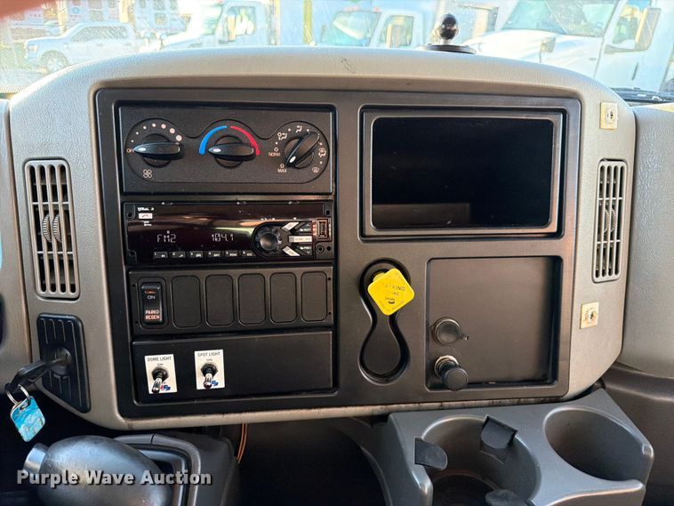 image for item ED5145 2017 International DuraStar 4300 box truck