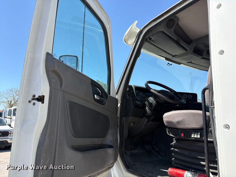 image for item ED5149 2018 International LT625 semi truck