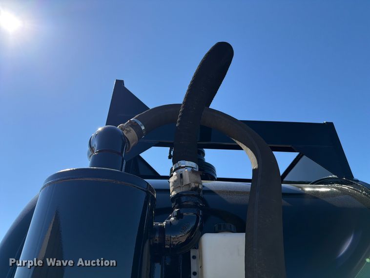 image for item ED5169 2000 Brenner Tank vacuum trailer